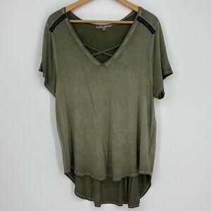 Seven7 Short-Sleeved V-Neck Crisscross High-Low Tee Women’s Size XL in Green